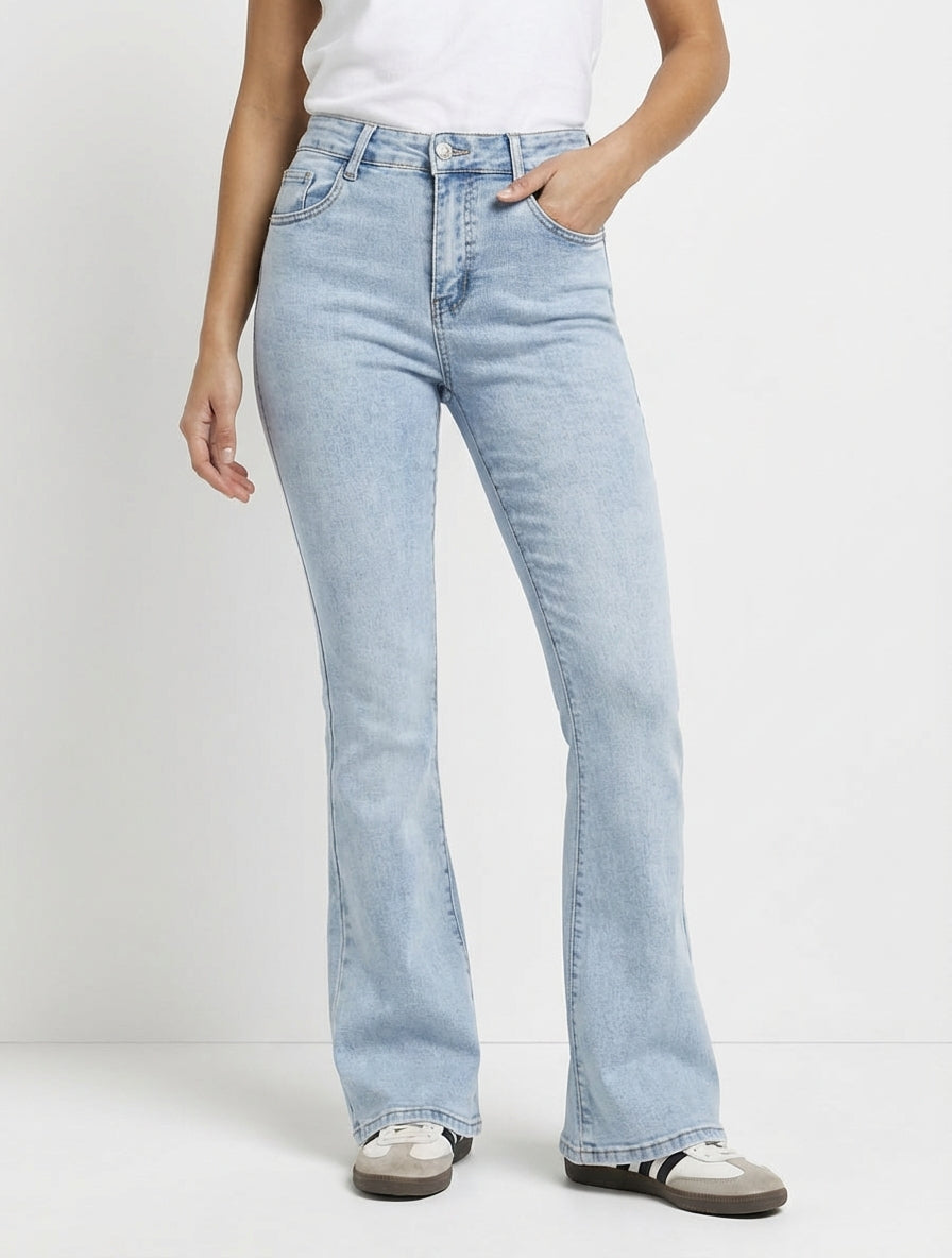 Jean bleached push-up flare model - Lichtblauw