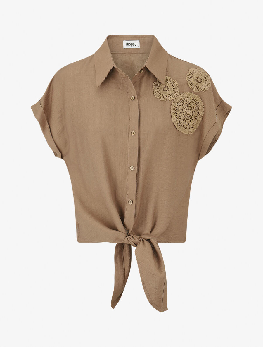 Chemise manches courtes à empiècements en crochet et noeud - Marron - 4