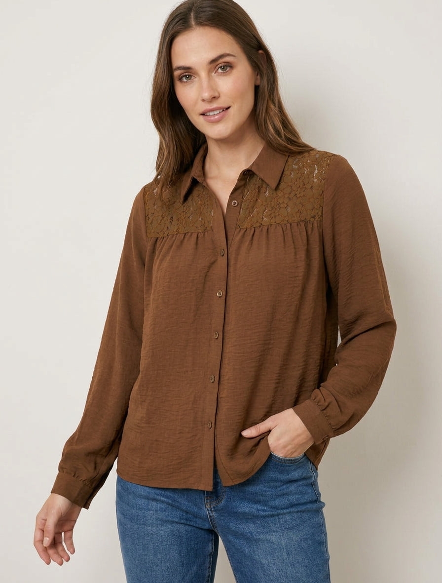Vloeiende blouse met kanten inzetstuk - Donker kameel