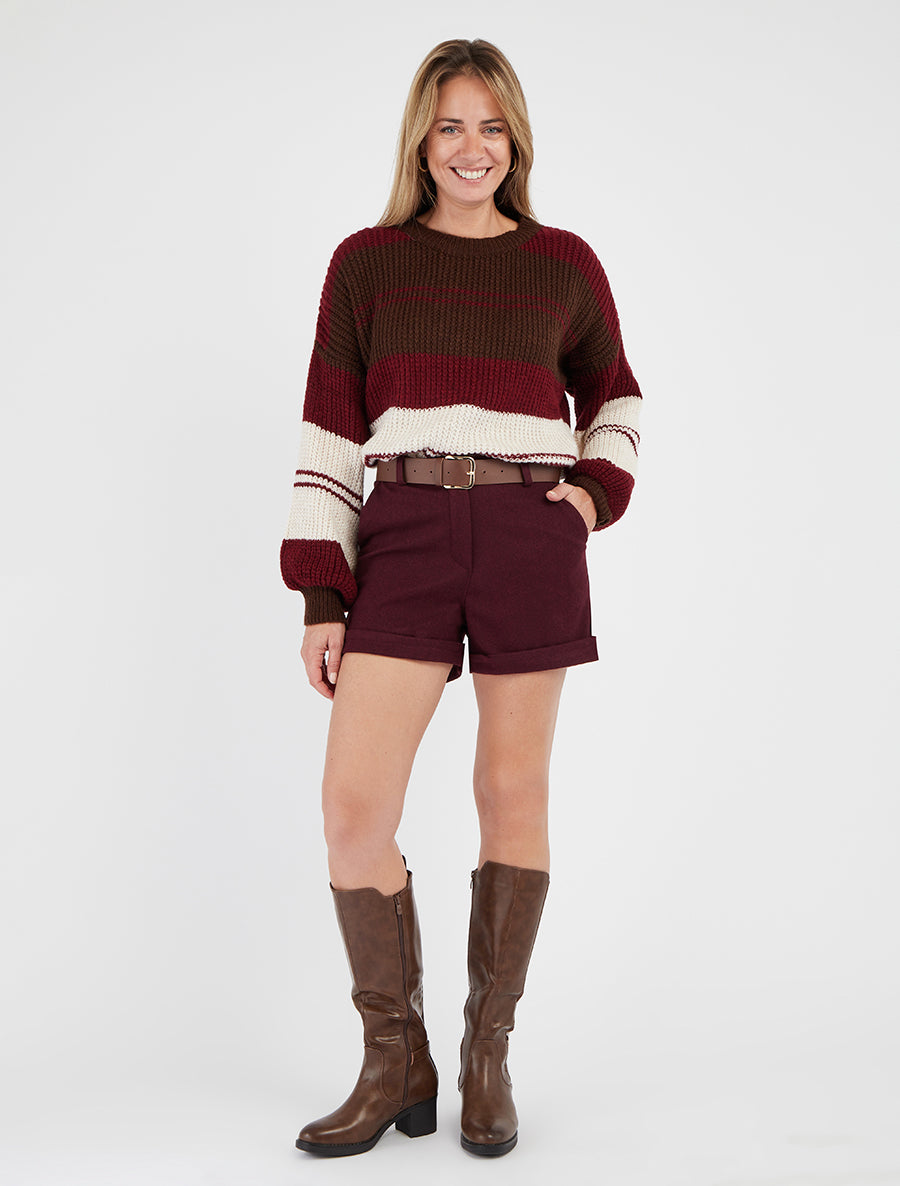 Short met omgeslagen pijpen en chevronprint. - Bordeaux