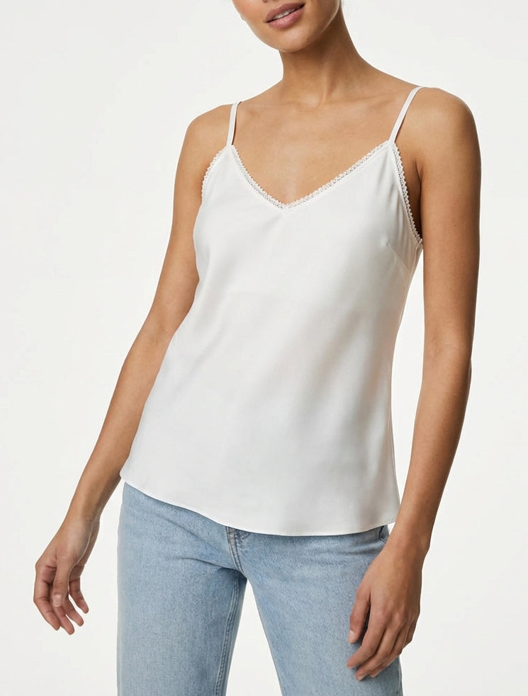 Satijnen hemdje met geborduurde V-hals - Wit