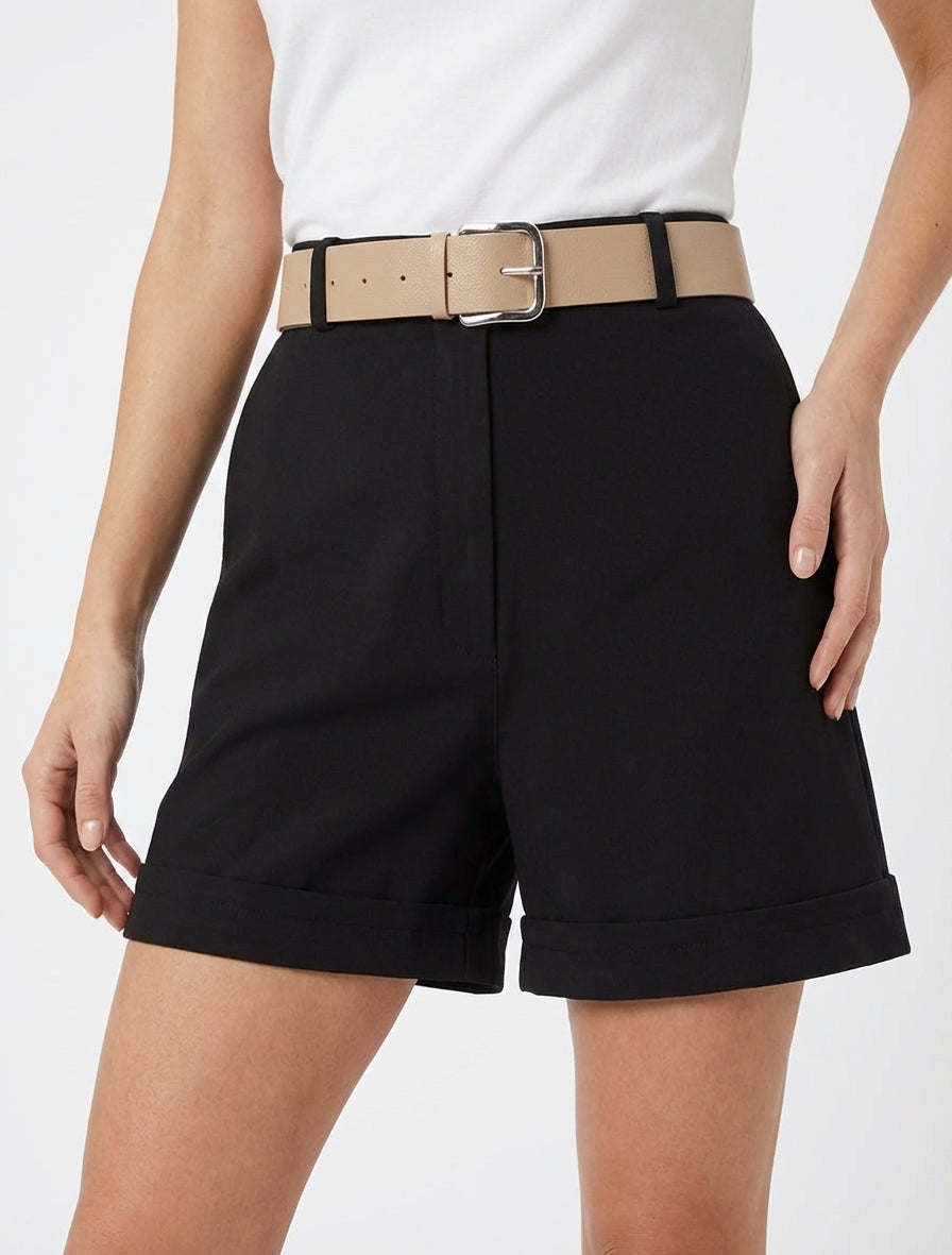 Effen short met zoom en ceintuur - Zwart