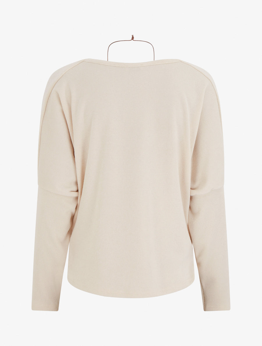 Dunne trui met vleermuismouwen en watervalhals. - Beige