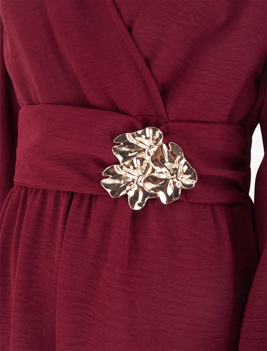 Robe à col cache-coeur et bijou martelé - Lie de vin - 3