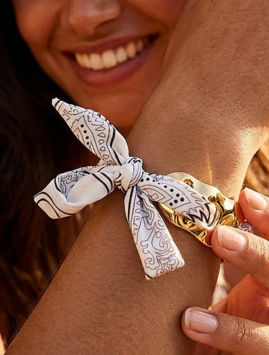 Jonc martelé à lien décoratif style bandana - Écru - 1