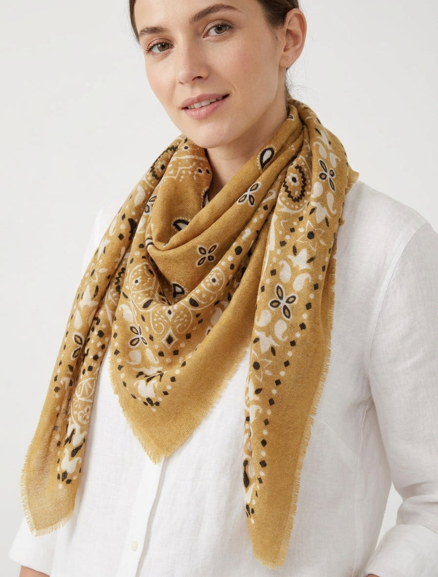 Paisley sjaal met rafelige randen - Mosterdgeel