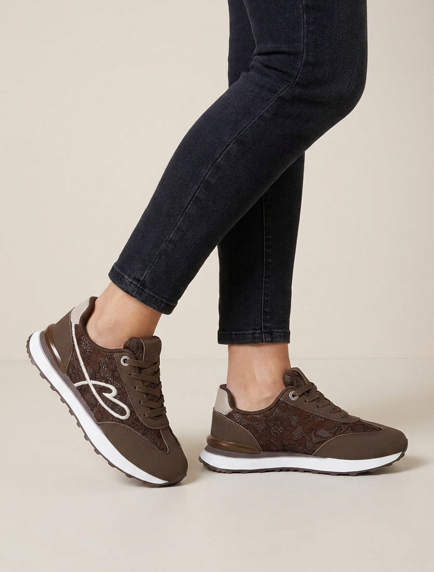 Nubuck basketseffect en glinsterend kant. - Bruin