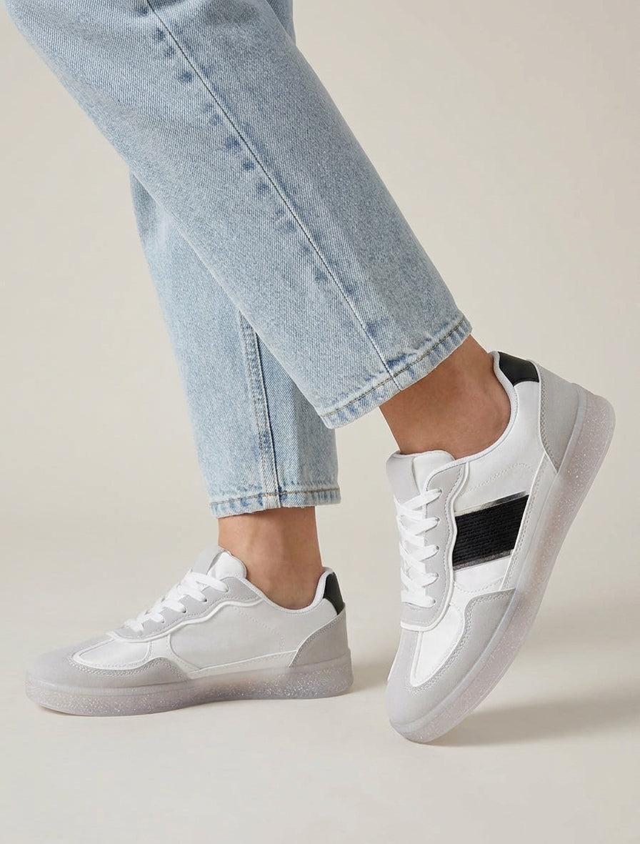 Sneakers van imitatieleer met contrasterende hielkap - Wit