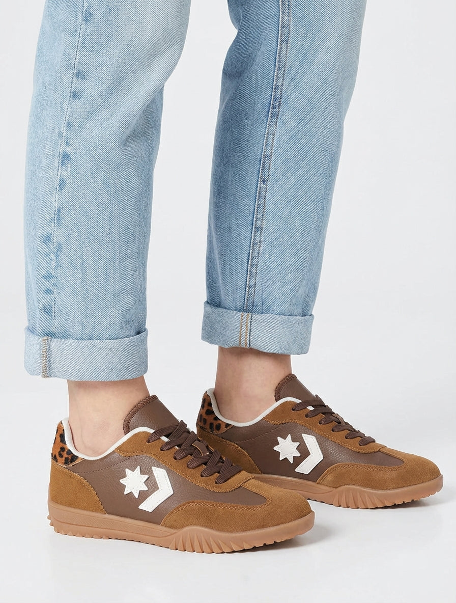 Sneakers met sterinzetstukken - Kameel