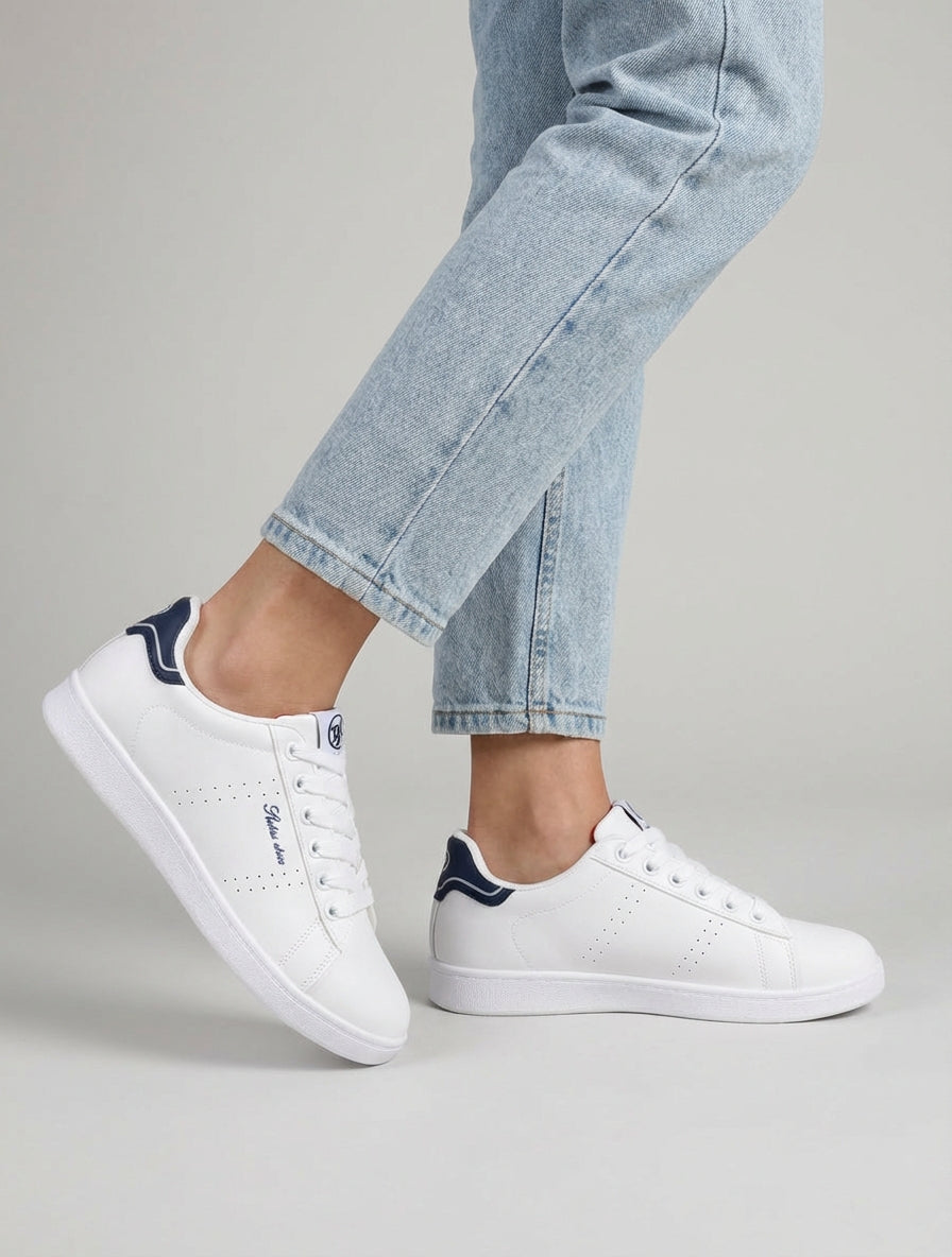 Sneakers van imitatieleer met geborduurde inscriptie - Marine