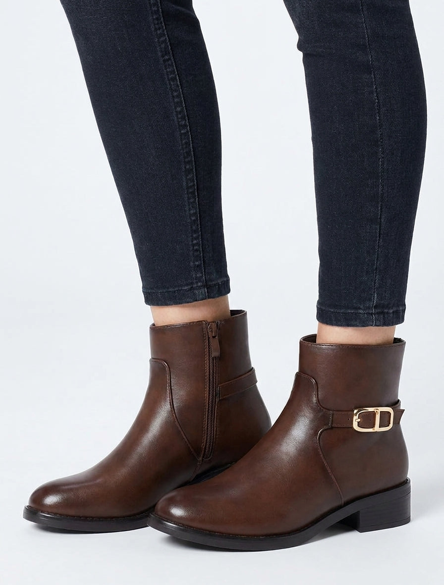 Enkelboots van imitatieleer met metalen gesp - Bruin