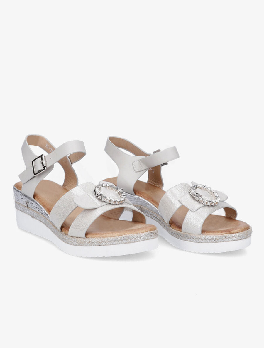 Nu-pieds en simili à ganses ornées d&
