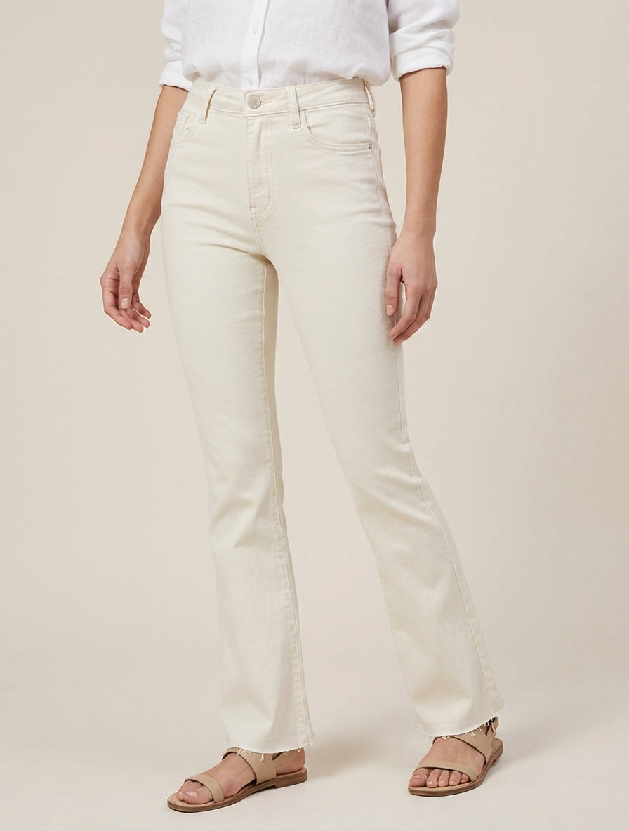 Hoog getailleerde jeans met onafgewerkte zoom. - Ecru