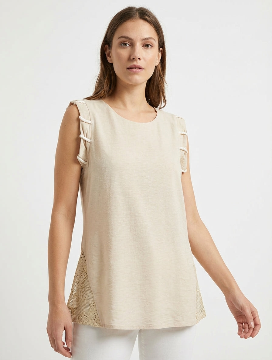 Top met koordachtige details en opengewerkte borduursels. - Beige
