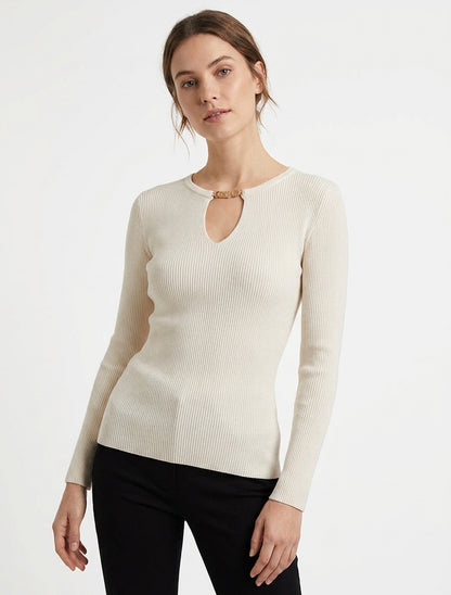Geribde trui met sierstuk. - Beige