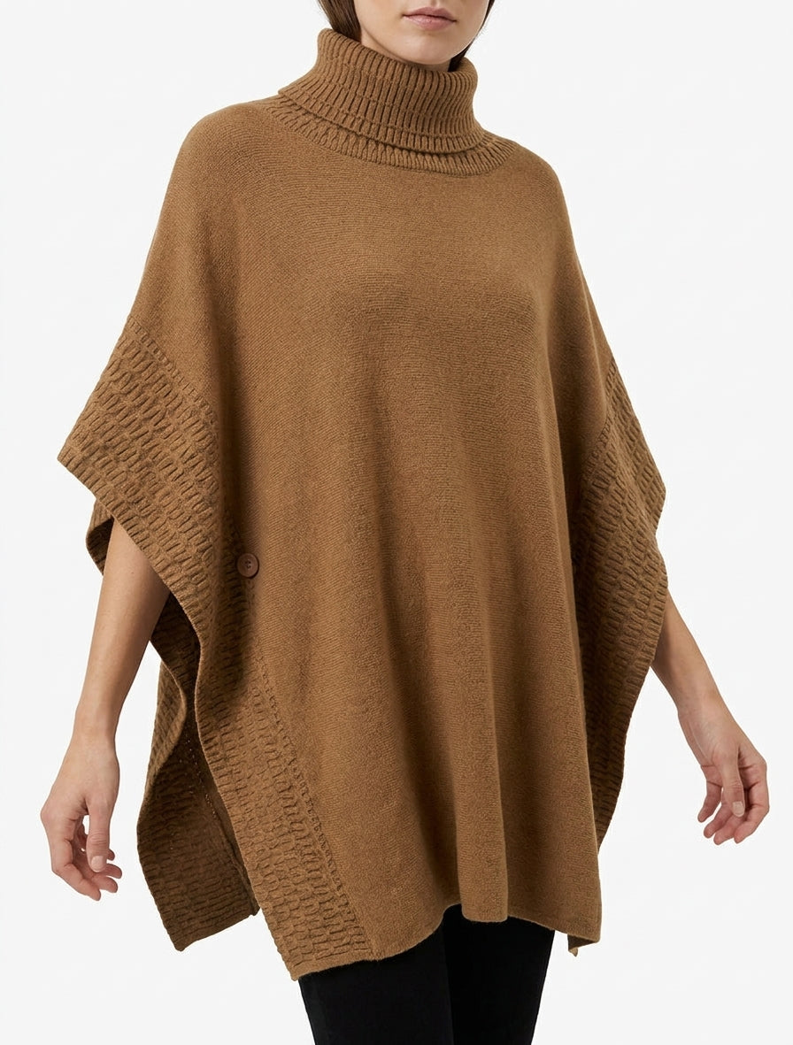 Ruime poncho met coltrui in fantasietricot. - Kameel