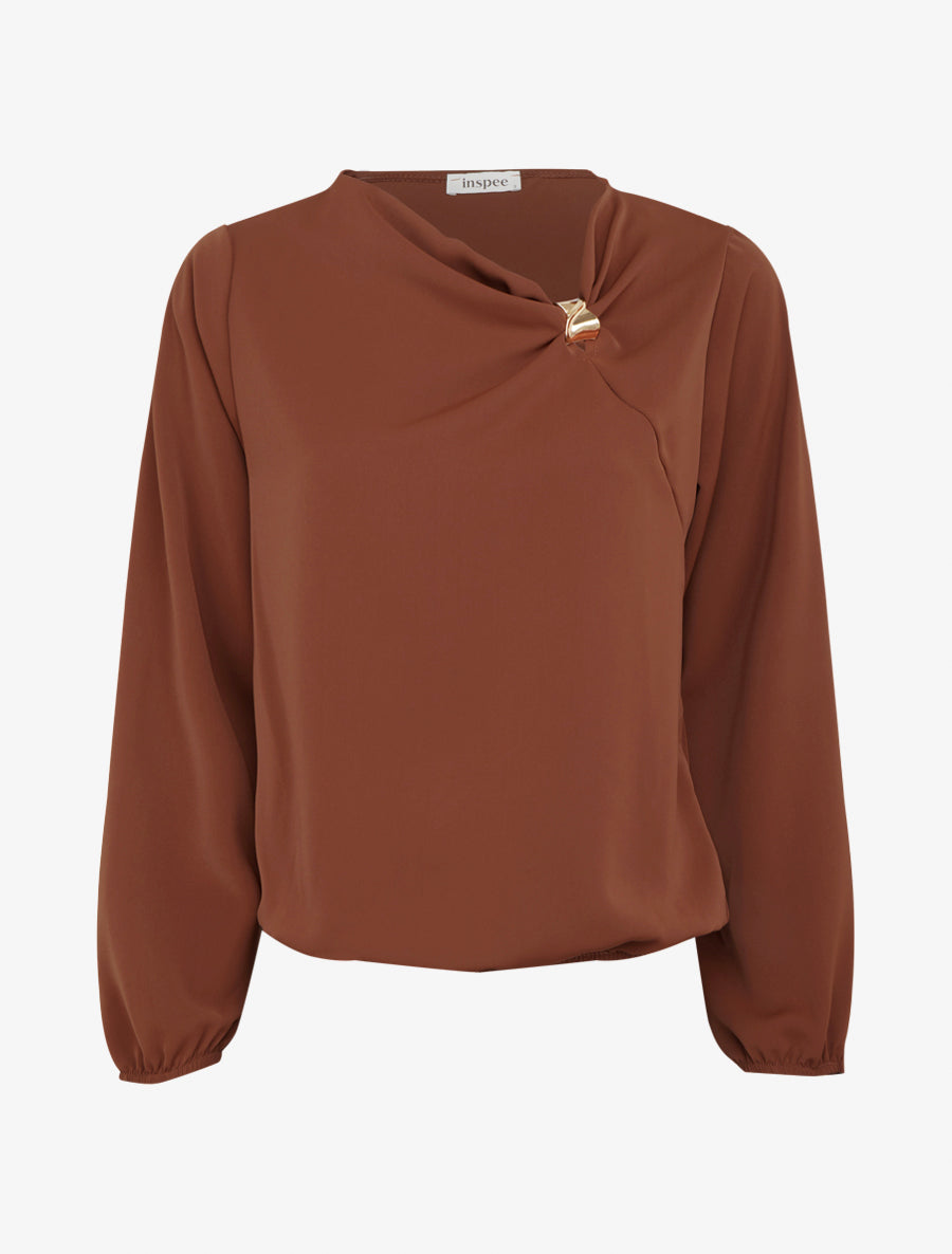 Top fluide à col asymétrique et bijoux doré - Marron - 1