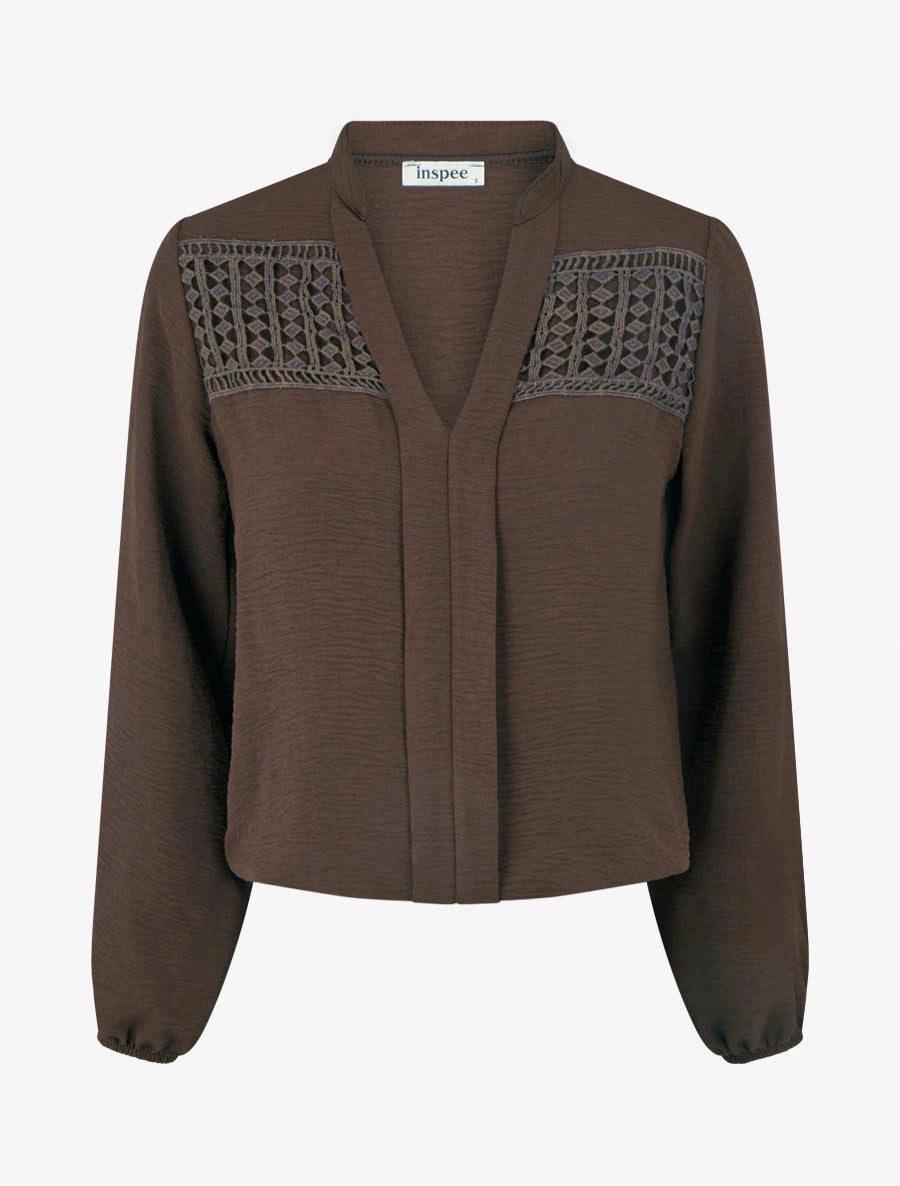 Luchtige blouse met bolvormige snit en haakdetails - Bruin
