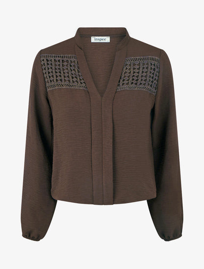 Luchtige blouse met bolvormige snit en haakdetails - Bruin