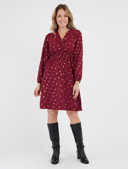 Uitlopende jurk met gouden verenprint - Wijnrood