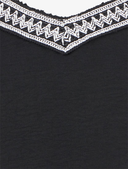 Caraco à col V brodé - Noir - 3
