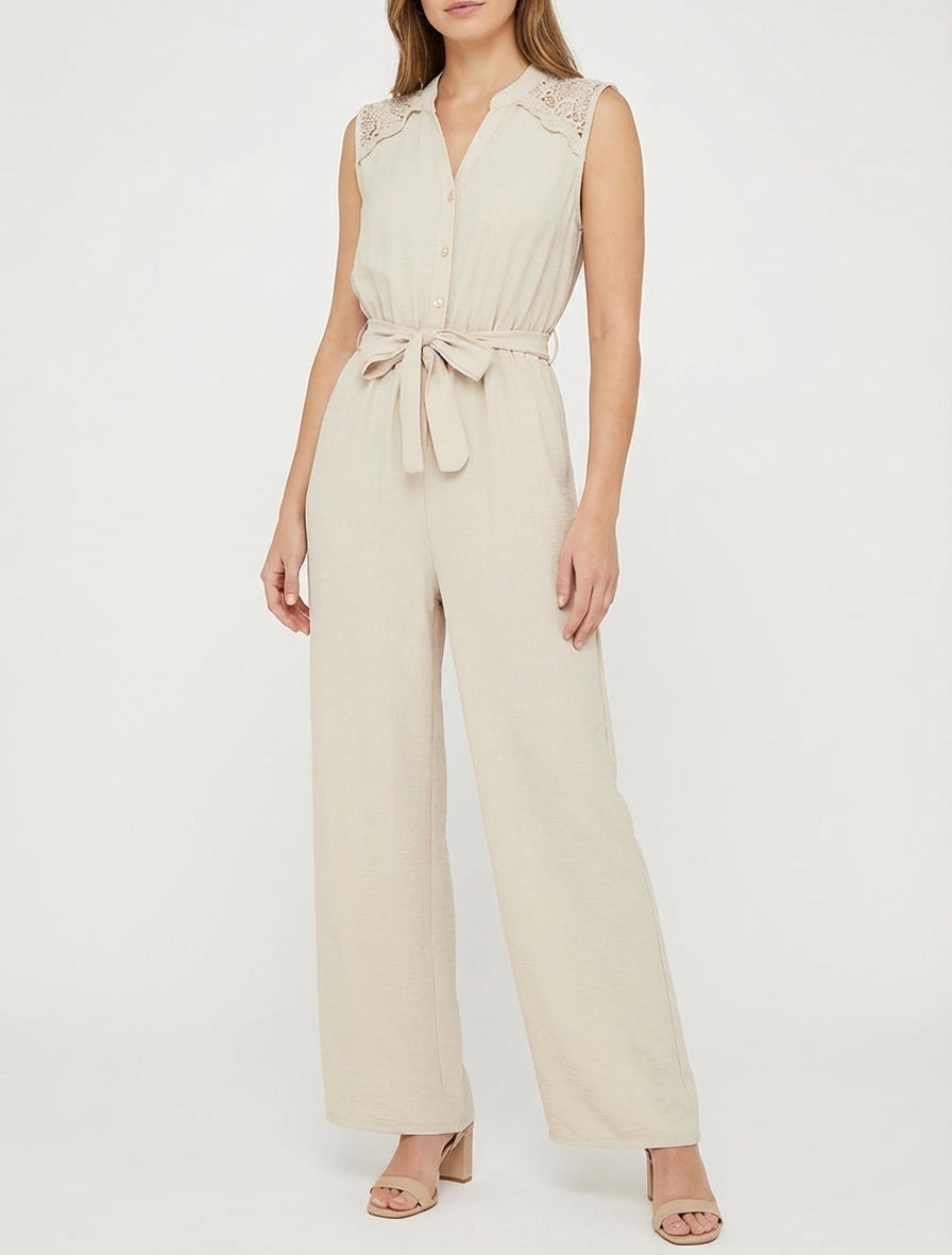 Knoopsluiting jumpsuit met kanten schouders - Beige