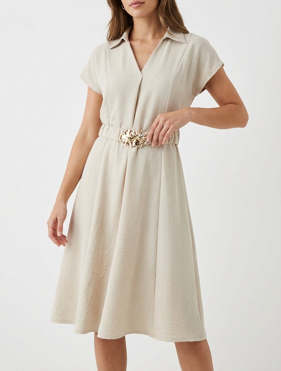 Effen soepelvallende jurk met ceintuur - Beige