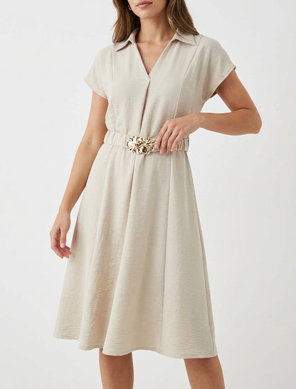 Effen soepelvallende jurk met ceintuur - Beige