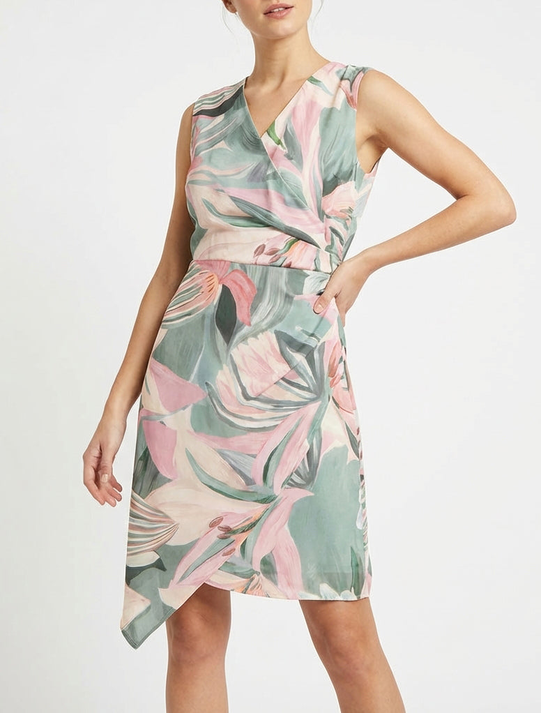 Mouwloze wikkeljurk met leliebloemenprint. - Kaki