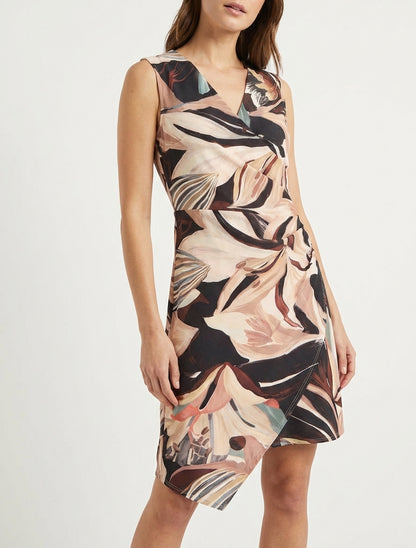Mouwloze wikkeljurk met leliebloemenprint. - Zwart