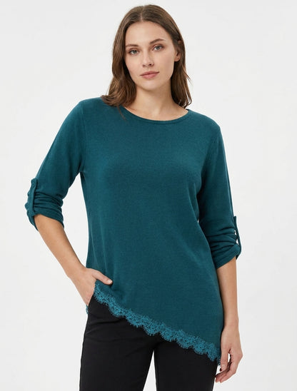 Trui met asymmetrische randen en kant - Eendenblauw