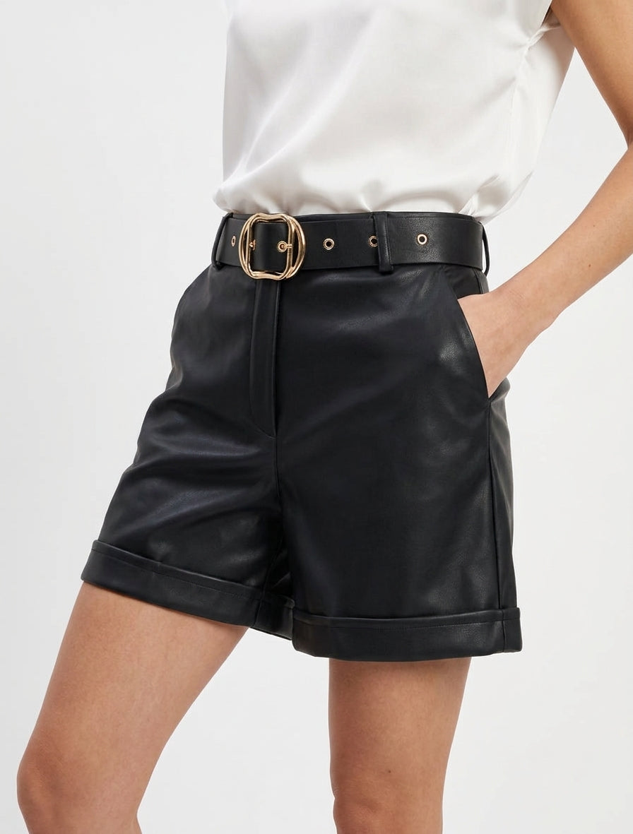 Short van imitatieleer met omslag - Zwart