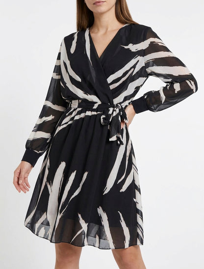 Uitlopende jurk met abstracte print - Zwart