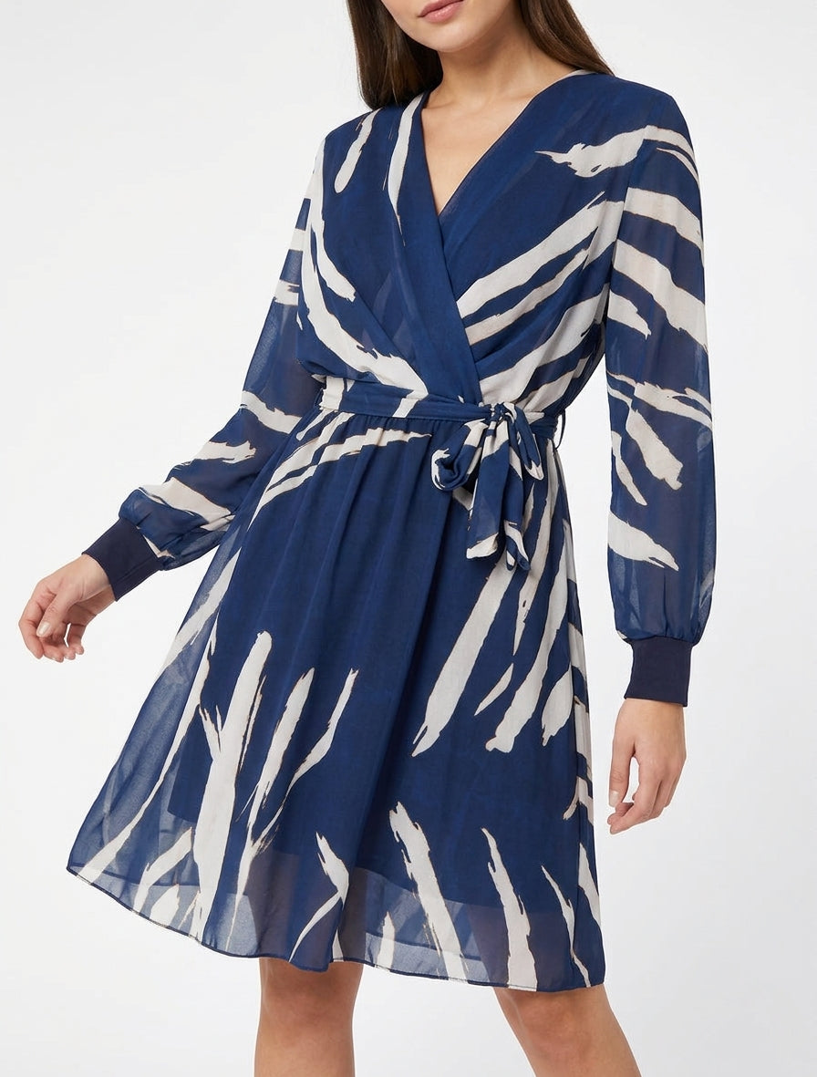 Uitlopende jurk met abstracte print - Marine