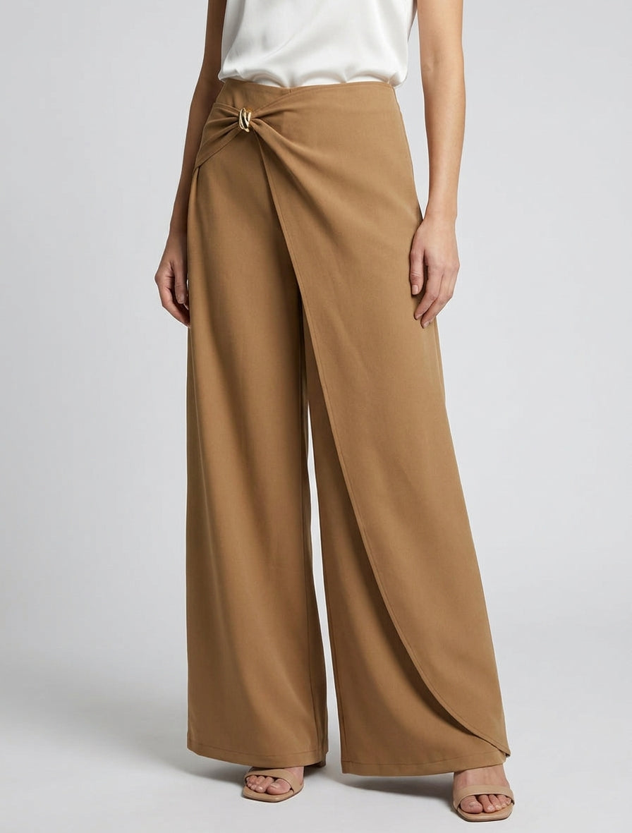 Wijde broek met pand en metalen sieraad - Kameel