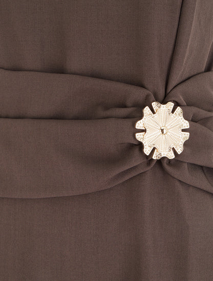 Robe sans manches à empiècement bijou - Marron - 3