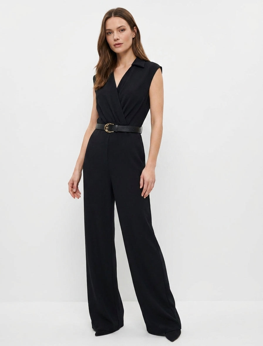 Mouwloze, wijde jumpsuit met overslagkraag - Zwart