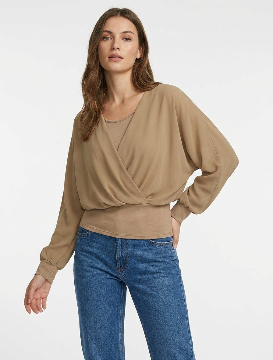 Top met vleermuismouwen en overslagpanelen - Donker beige