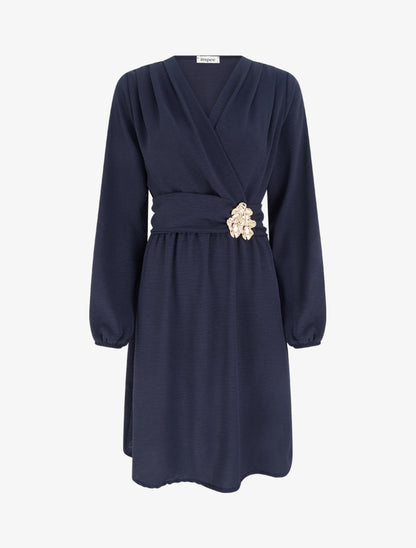 Robe à col cache-coeur et bijou martelé - Marine - 1