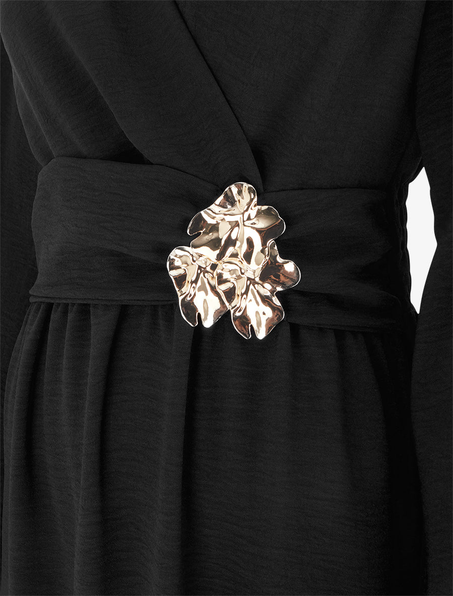 Robe à col cache-coeur et bijou martelé - Noir - 3