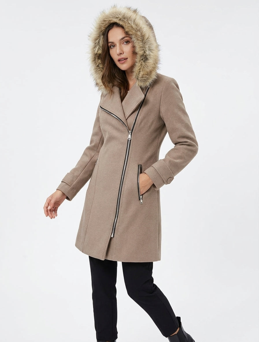Lange jas met asymmetrische rits en bont op de capuchon - Beige