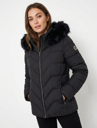 Gewatteerde jas met afneembare capuchon versierd met bont en strass patch. - Zwart