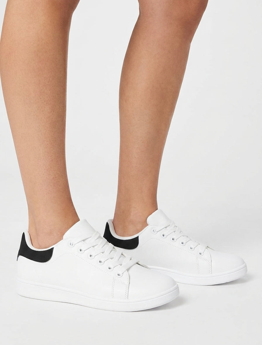 Basis sneakers met contrasterende hielversteviging - Zwart/wit