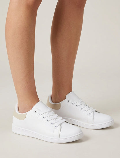 Basis sneakers met contrasterende hielversteviging - Beige