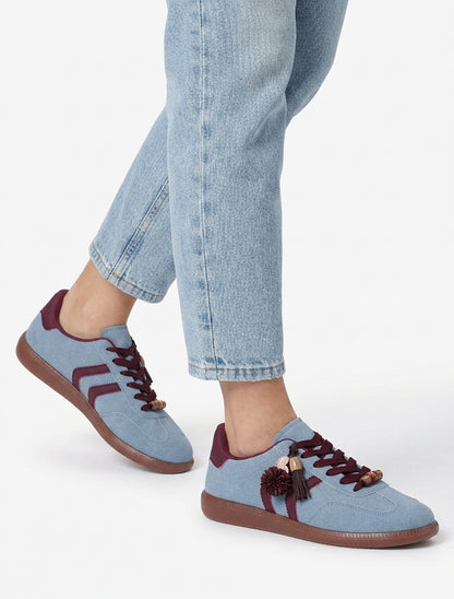 Suède sneakers met bedeltjes en parels - Lichtblauw