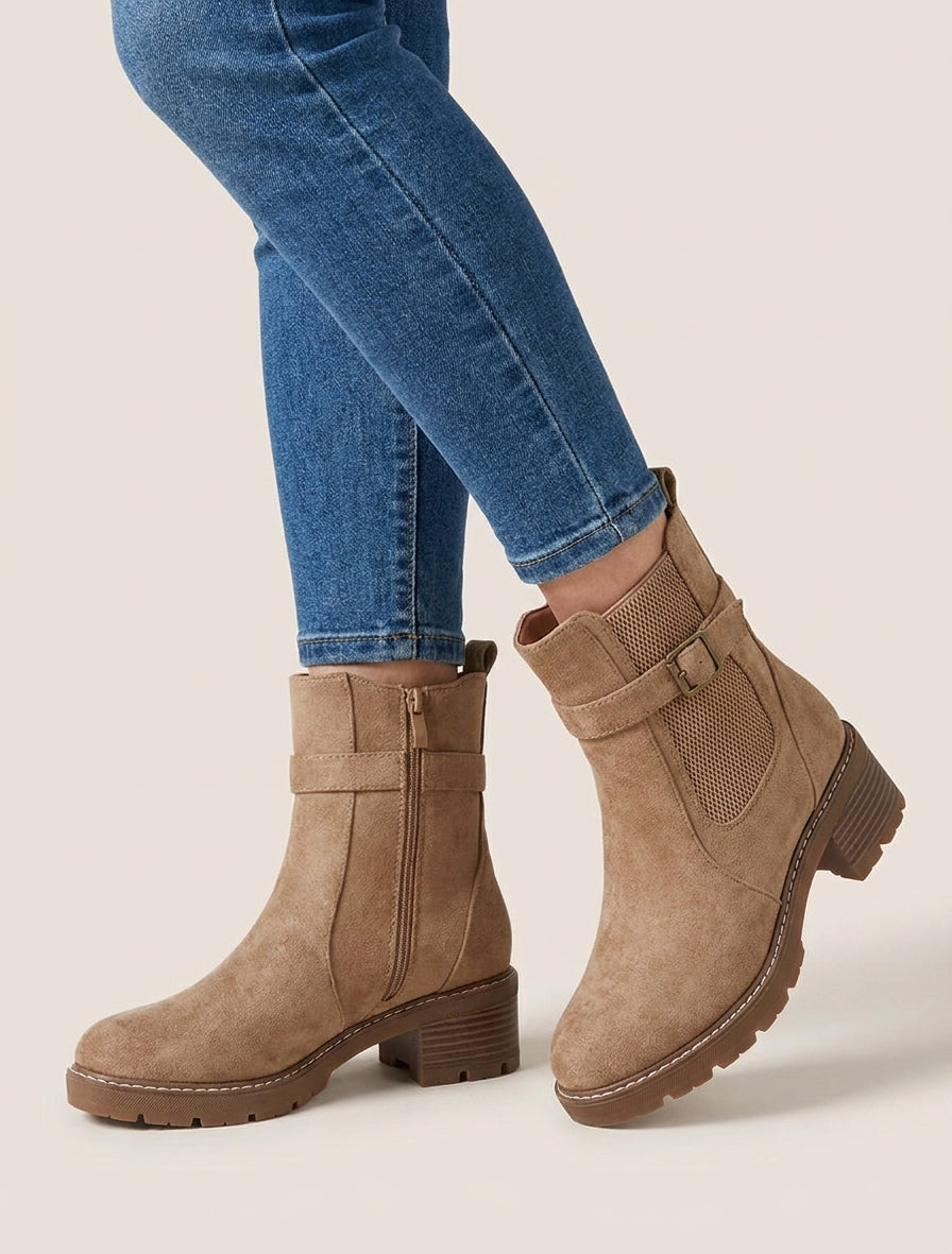 Suède enkellaarsjes met elastische enkel. - Beige