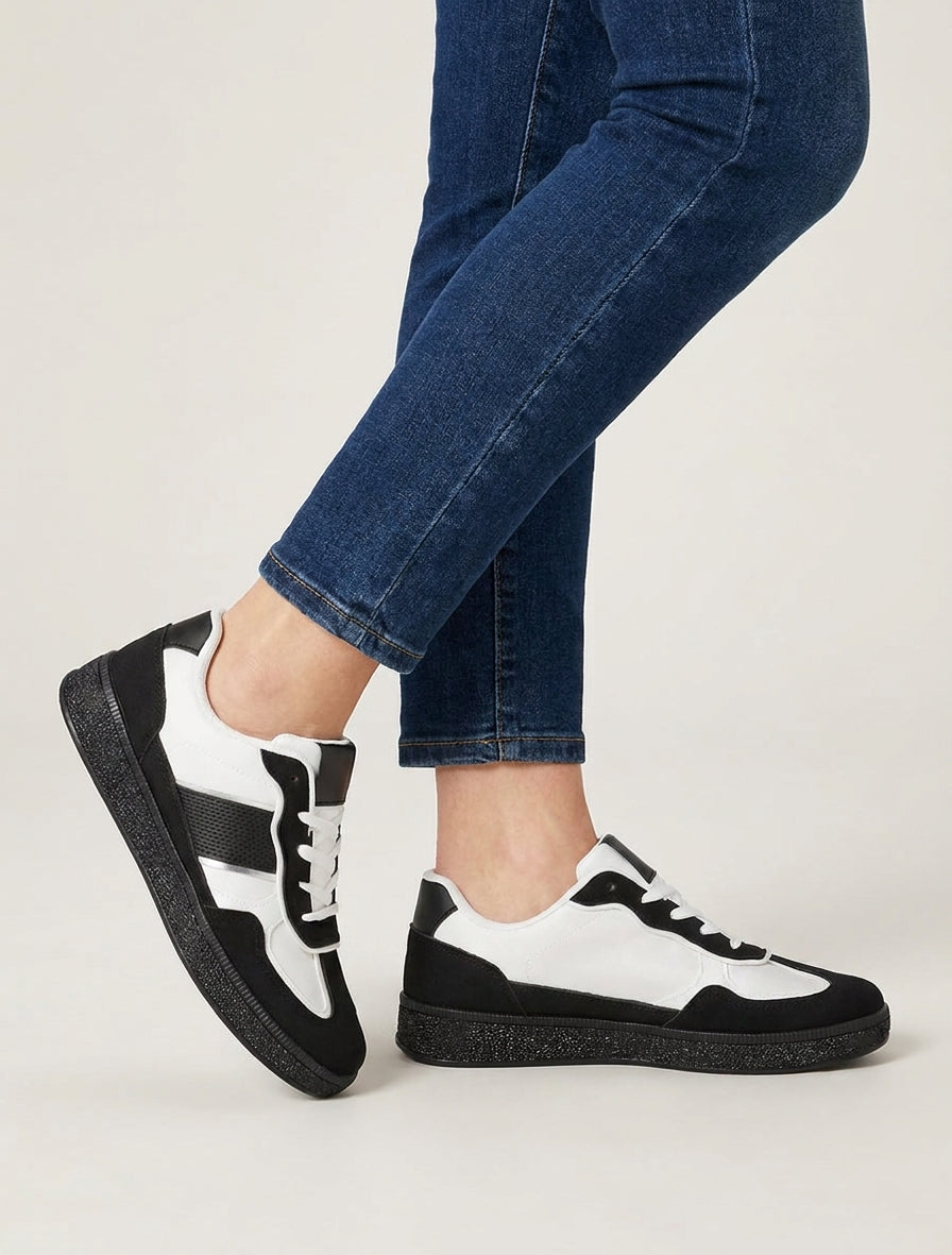 Sneakers van imitatieleer met contrasterende hielkap - Zwart