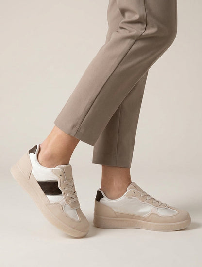Sneakers van imitatieleer met contrasterende hielkap - Beige