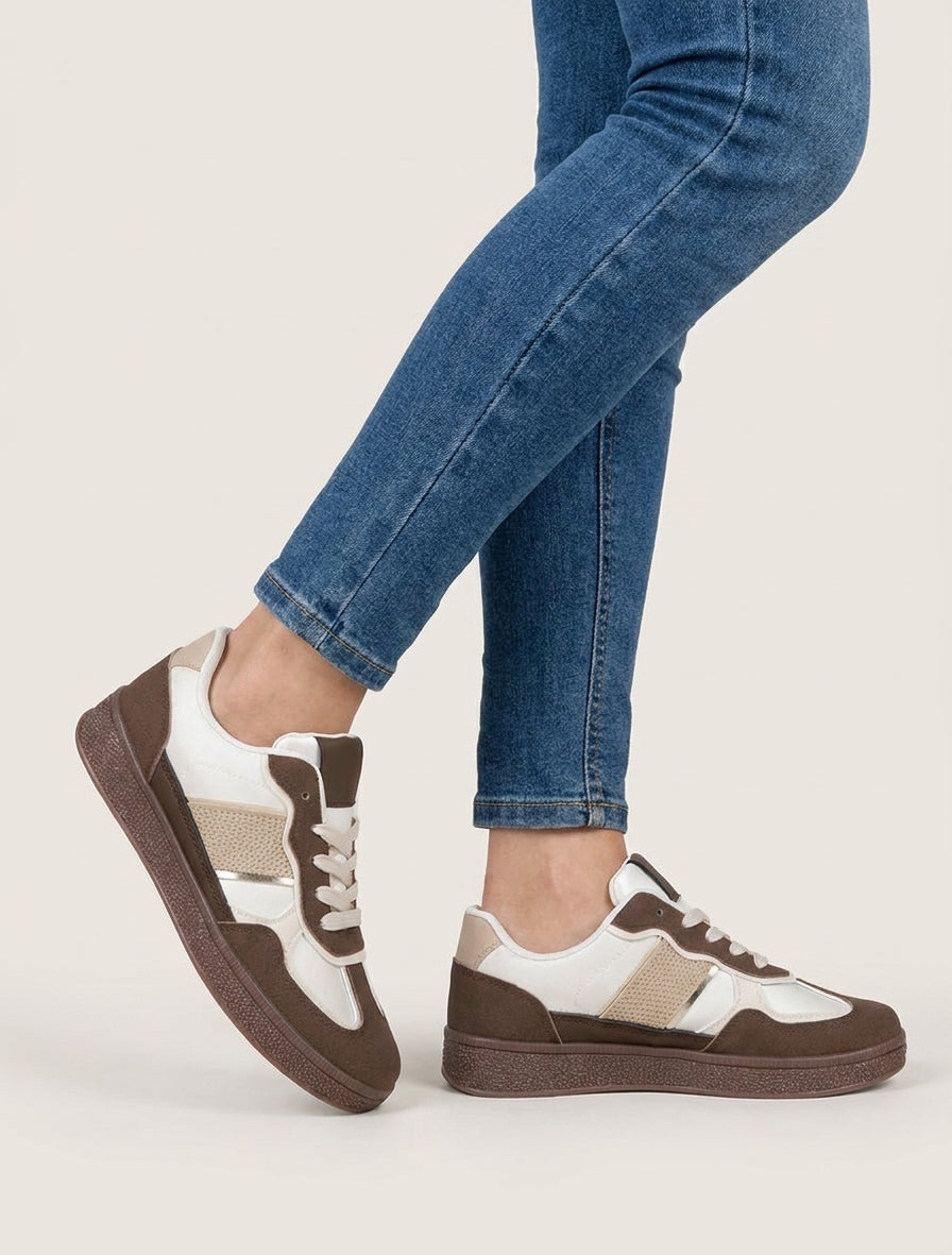 Sneakers van imitatieleer met contrasterende hielkap - Bruin