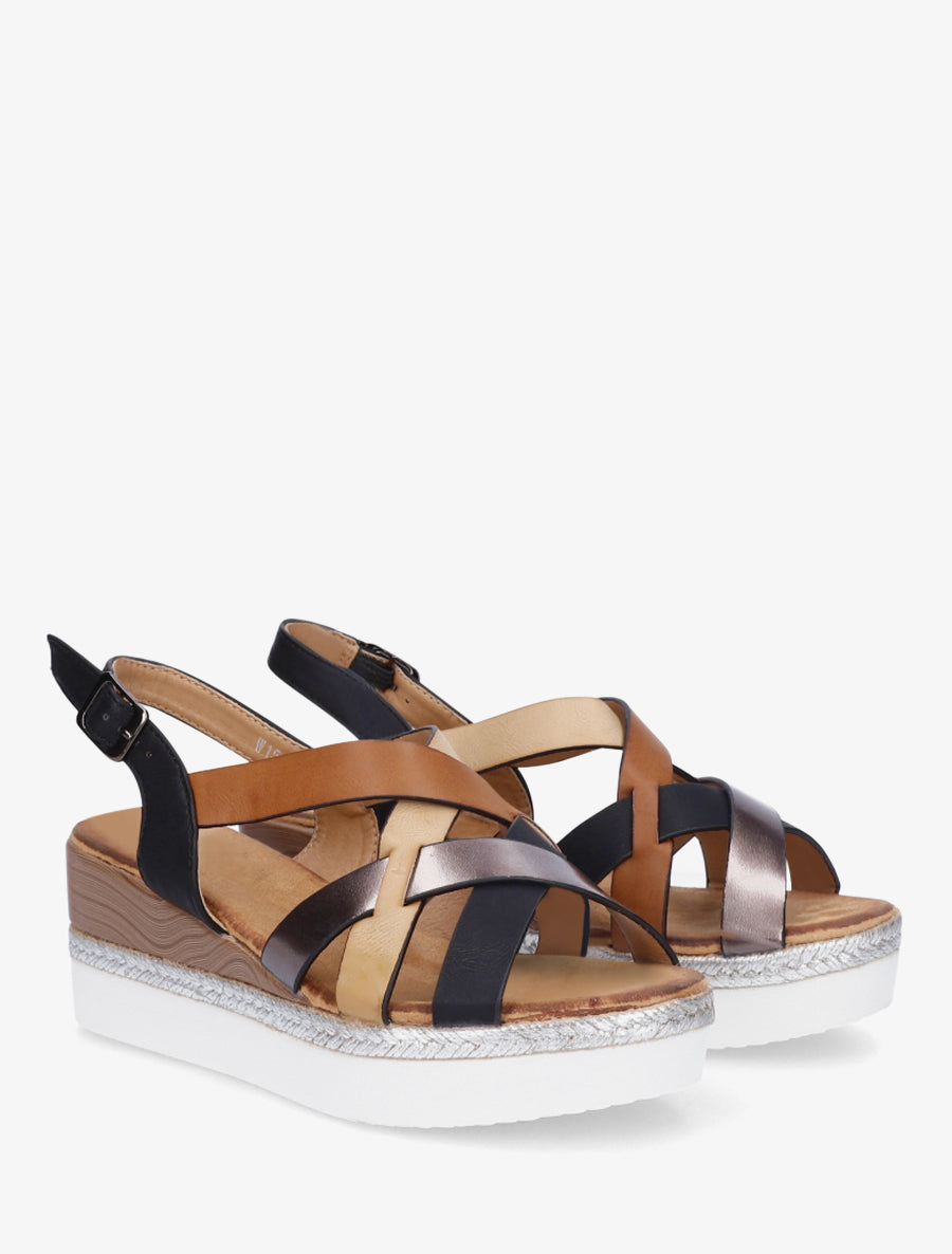 Sleehak sandalen met gekruiste bandjes - Zwart